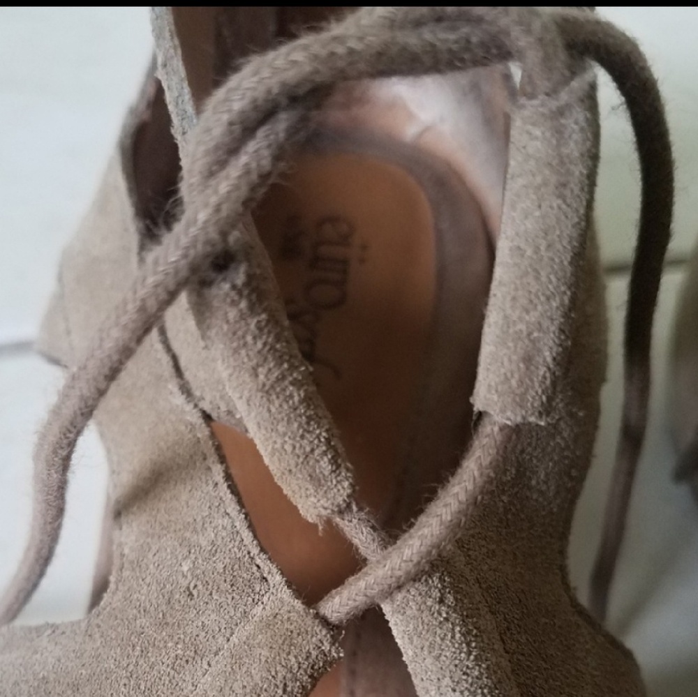 Sandals - Picture 3 of 4
